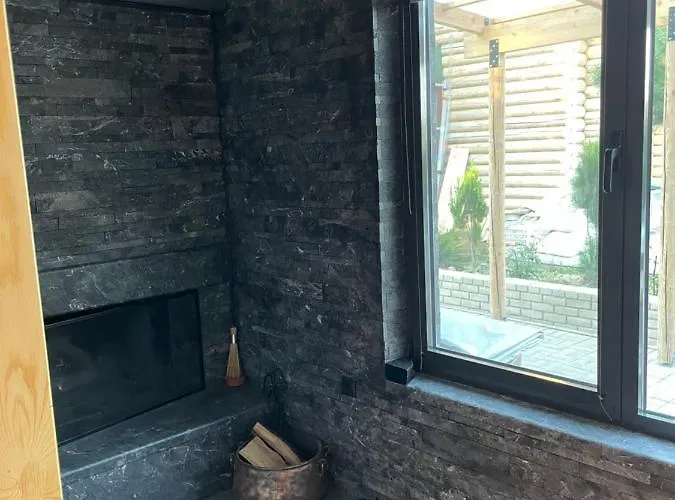 Hyades Mountain Kato Sinikia Trikalon